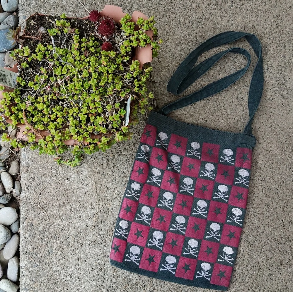 Skull and stars checkered bag